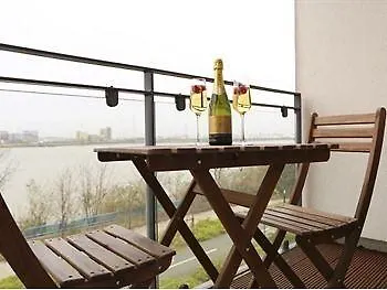 Exclusive Riverview Apartment London 0*,