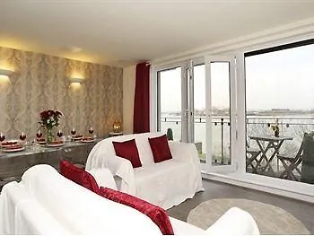 Exclusive Riverview Apartment London
